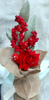 Aranjament Decorativ de Crăciun cu Fructe Roșii și Trandafir - 25cm